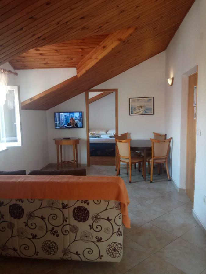 פוסטיר Apartmani Banic מראה חיצוני תמונה