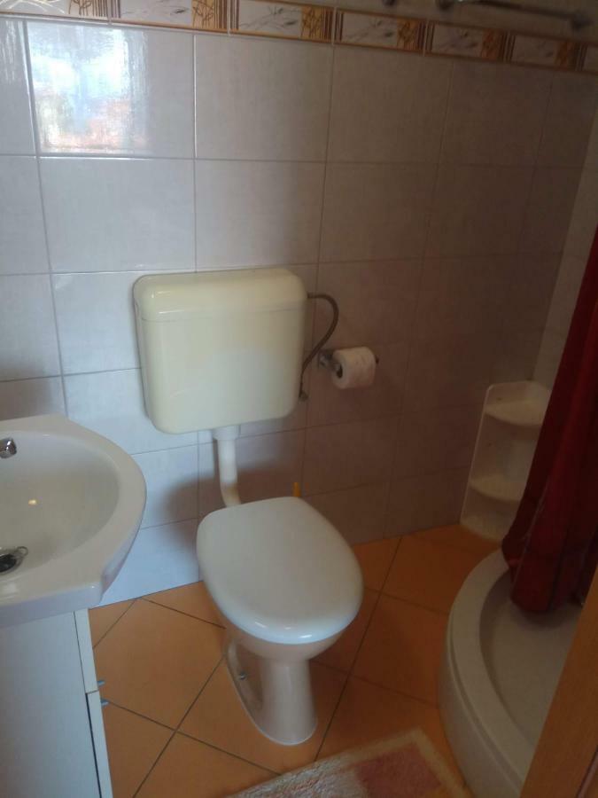 פוסטיר Apartmani Banic מראה חיצוני תמונה